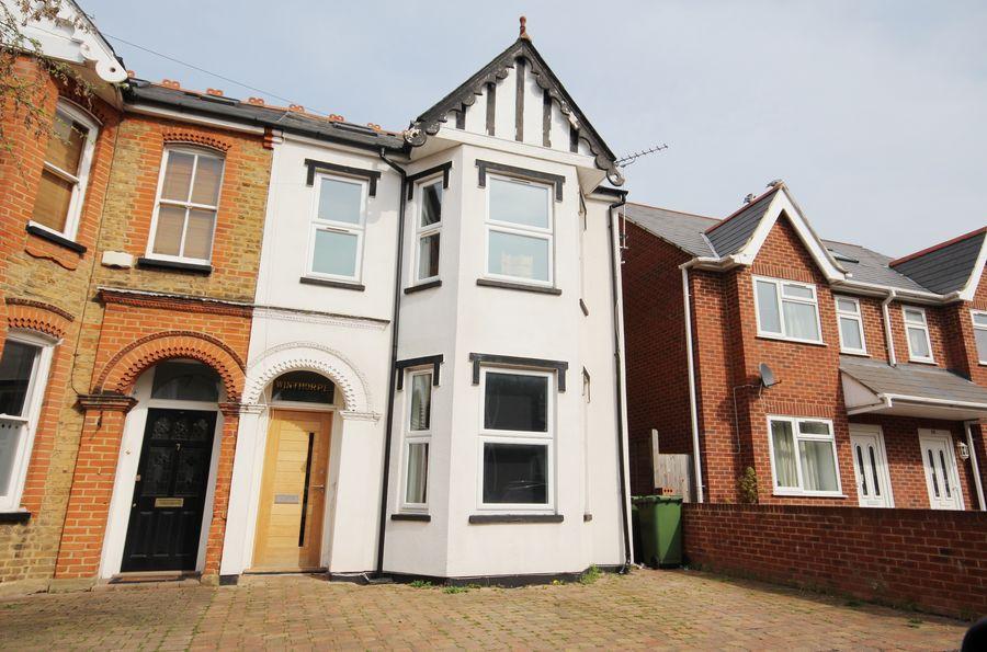 Hinton Road, Uxbridge 1 bed in a house share to rent £800 pcm (£185 pw)