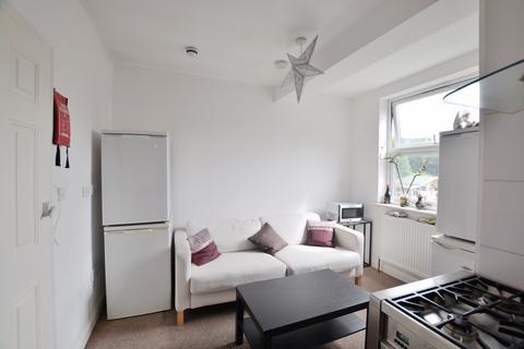 1 bedroom in a house share to rent, Hinton Road, Uxbridge