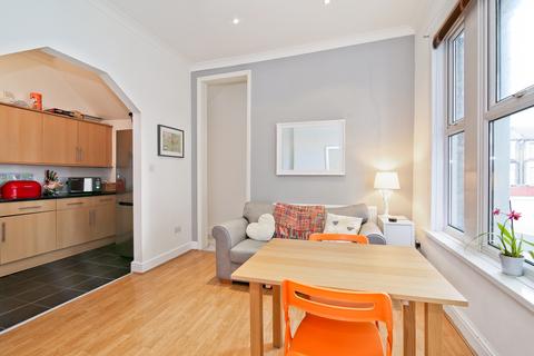 2 bedroom flat to rent, High Road, Leyton