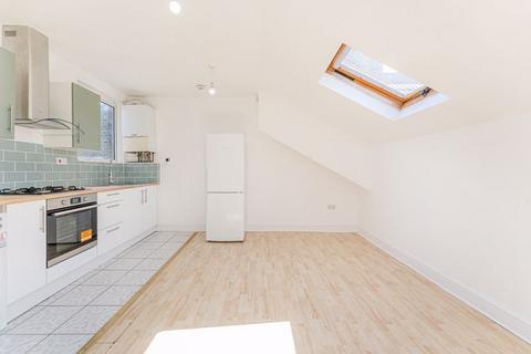 2 bedroom apartment for sale, Lascotts Road, Wood Green, N22