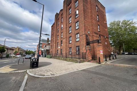 3 bedroom apartment for sale, Kintyre Court New Park Road, London