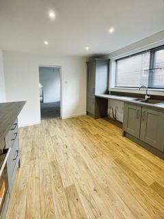 2 bedroom end of terrace house to rent, Gladstone Street