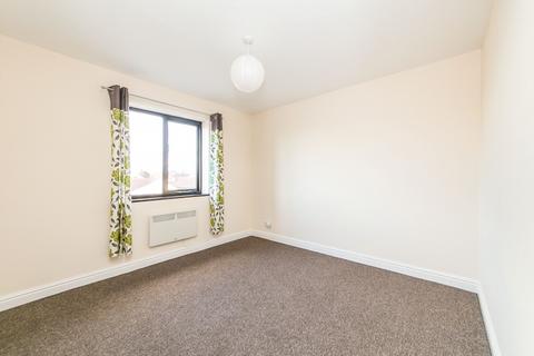 1 bedroom flat to rent, Empire Court, Warwick Road, CO15