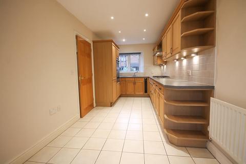 4 bedroom terraced house to rent, Walhatch Close, Forest Row