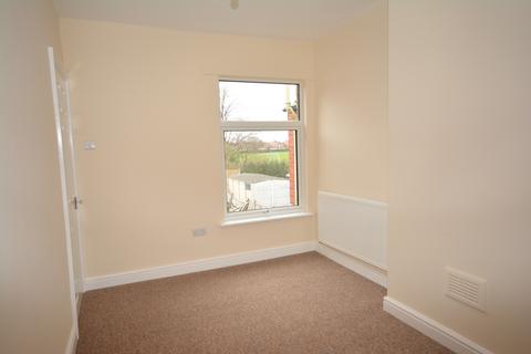 2 bedroom terraced house to rent, Yates Street, Crewe, CW2