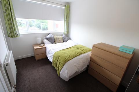 1 bedroom in a house share to rent, Chertsey Close - Ensuite Room - Luton - LU2 9JD