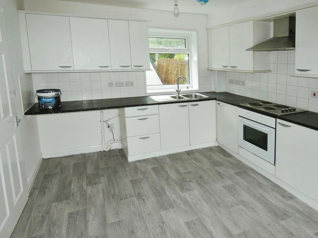 Sherwood Avenue, Blidworth 4 bed semidetached house to rent £795 pcm