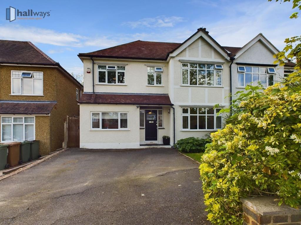 Coulsdon CR5 4 bed semidetached house for sale £750,000