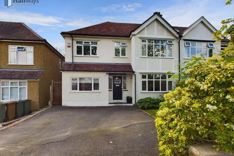 59 Whitethorn Avenue, Coulsdon, CR5 2PQ