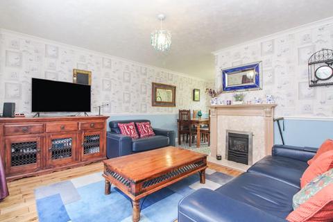 3 bedroom terraced house for sale, The Spinney, Bedford MK41