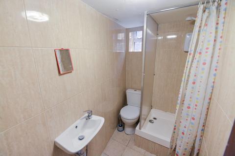 5 bedroom house to rent, Hessle View, Leeds LS6