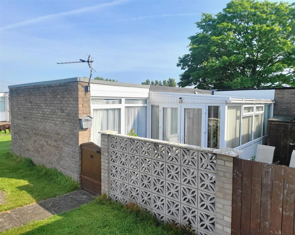 St. Leonards Drive, Skegness PE24 2 bed chalet for sale £24,000