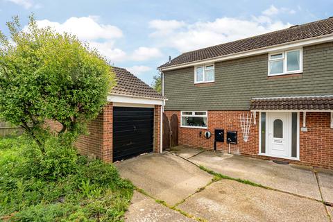 24 Bardfield Way, Rayleigh, SS6 9HE