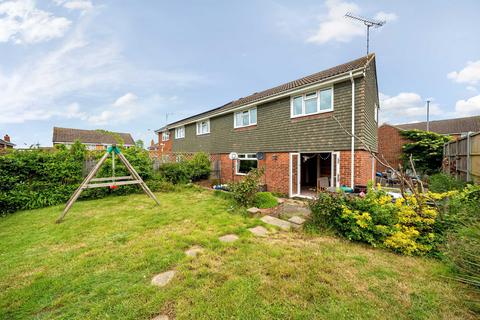 24 Bardfield Way, Rayleigh, SS6 9HE