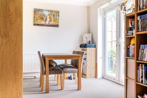 24 Bardfield Way, Rayleigh, SS6 9HE
