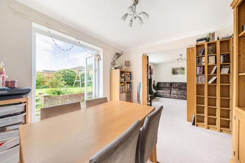 24 Bardfield Way, Rayleigh, SS6 9HE