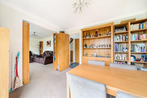 24 Bardfield Way, Rayleigh, SS6 9HE
