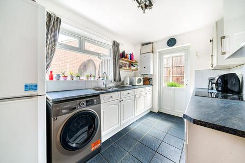 24 Bardfield Way, Rayleigh, SS6 9HE