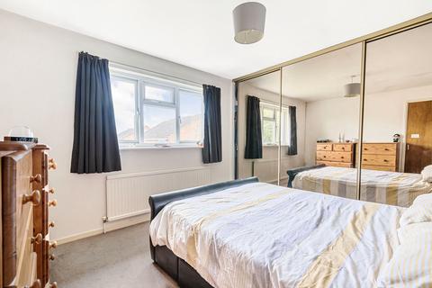 24 Bardfield Way, Rayleigh, SS6 9HE