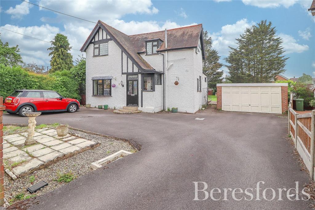 The Crescent, Upminster, RM14 3 bed detached house for sale £900,000