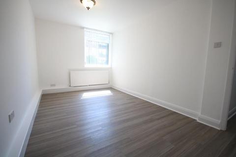 3 bedroom apartment to rent, Edgware HA8