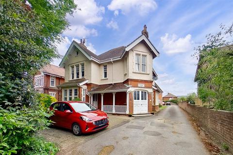 2 bedroom flat for sale, Loxley Gardens, Bulkington Avenue, Worthing, West Sussex, BN14