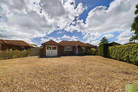 4 bedroom bungalow for sale, School Road, Barkham, Wokingham, Berkshire, RG41