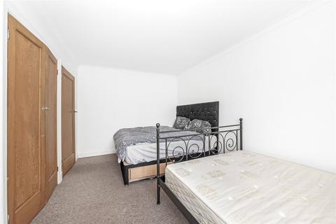 1 bedroom apartment for sale, Streatham High Road, London, SW16