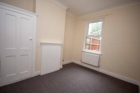 3 bedroom terraced house to rent, Bostall Hill, Upper Abbey Wood London SE2 0RA