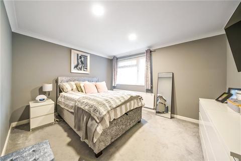 33 Beeton Close, Pinner, HA5 4NZ