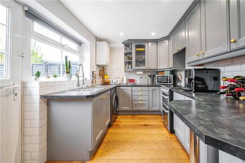 33 Beeton Close, Pinner, HA5 4NZ