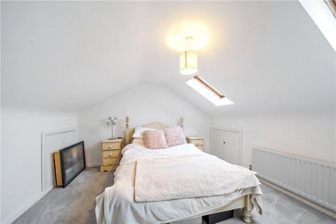 33 Beeton Close, Pinner, HA5 4NZ