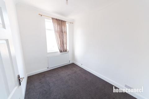 3 bedroom terraced house to rent, St. Albans Avenue, London