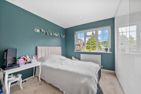 2 bedroom apartment to rent, Gainsborough Court, Walton-on-Thames, Surrey, KT12
