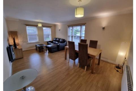 2 bedroom flat to rent, 2 bed apartment, Avoncroft Court,  Avenue Road,CV31 3PG