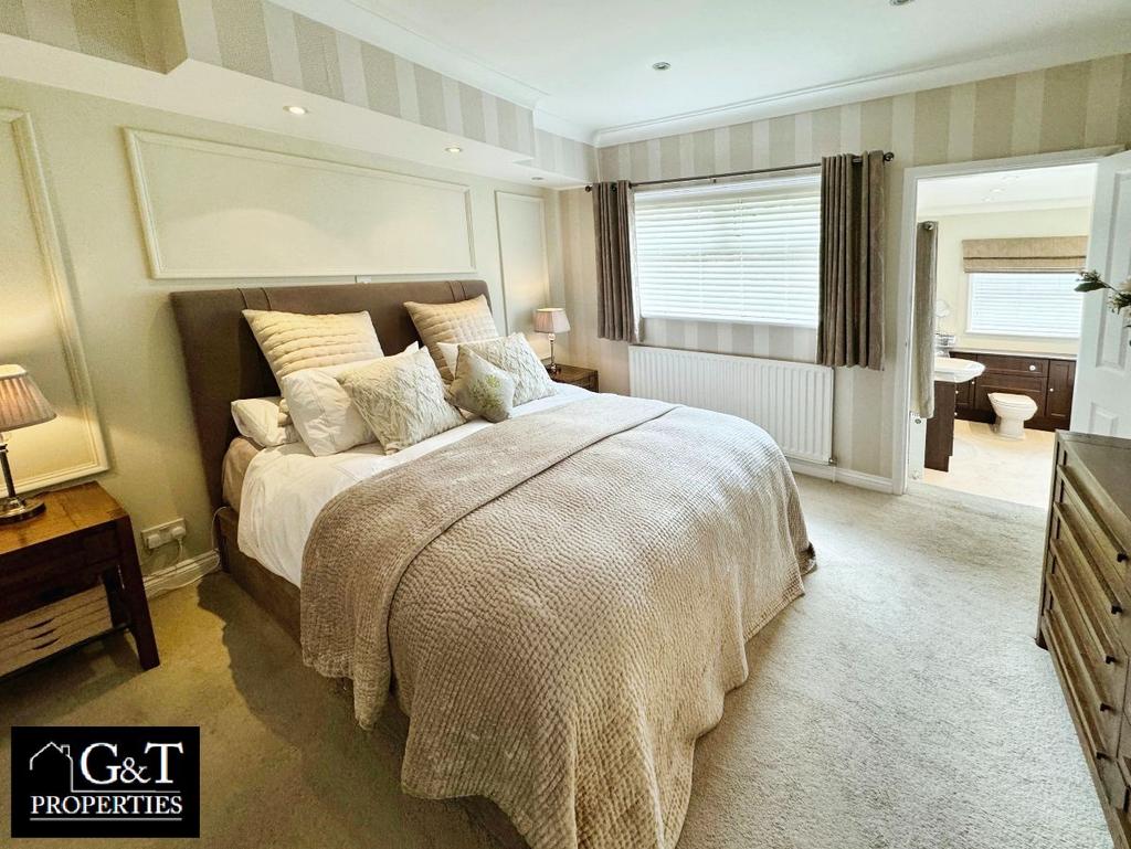 Master Bedroom &amp; En Suite