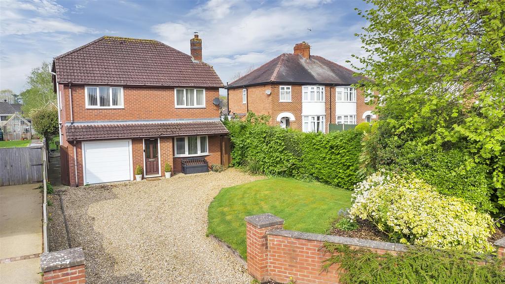 4a Oak Drive, Oswestry 4 bed detached house for sale £390,000