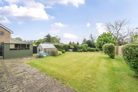 2 Chestnut Close, Liphook, GU30 7JA
