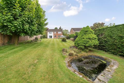 2 Chestnut Close, Liphook, GU30 7JA