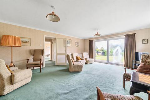 2 Chestnut Close, Liphook, GU30 7JA