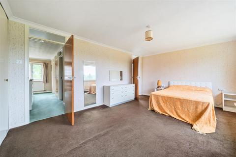 2 Chestnut Close, Liphook, GU30 7JA