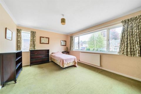 2 Chestnut Close, Liphook, GU30 7JA