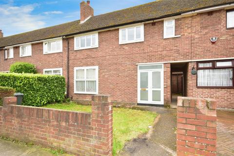 2 bedroom house to rent, Anson Close, Romford RM7