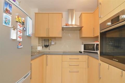 1 bedroom ground floor flat for sale, IDEAL RETIREMENT HOME * LAKE