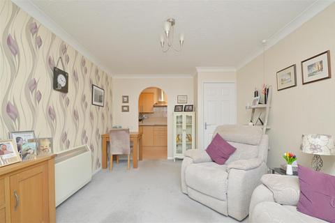 1 bedroom ground floor flat for sale, IDEAL RETIREMENT HOME * LAKE