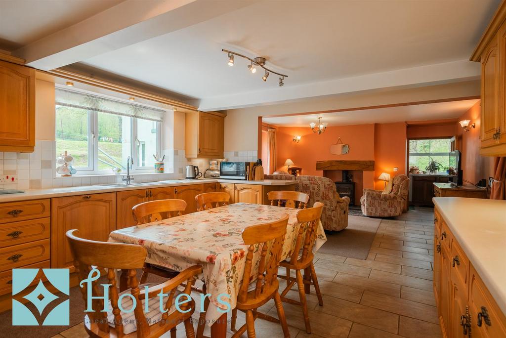 Llangammarch Wells, LD4 5 bed detached house for sale £550,000