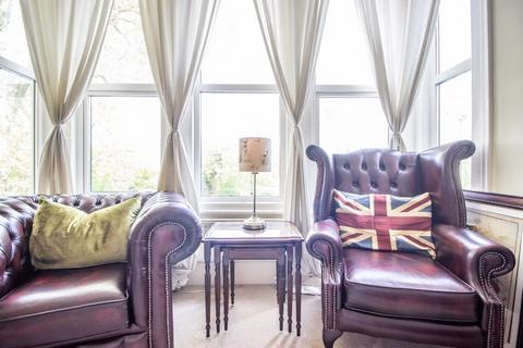 2 bedroom flat for sale, Cambridge Road, Southend-on-Sea SS1