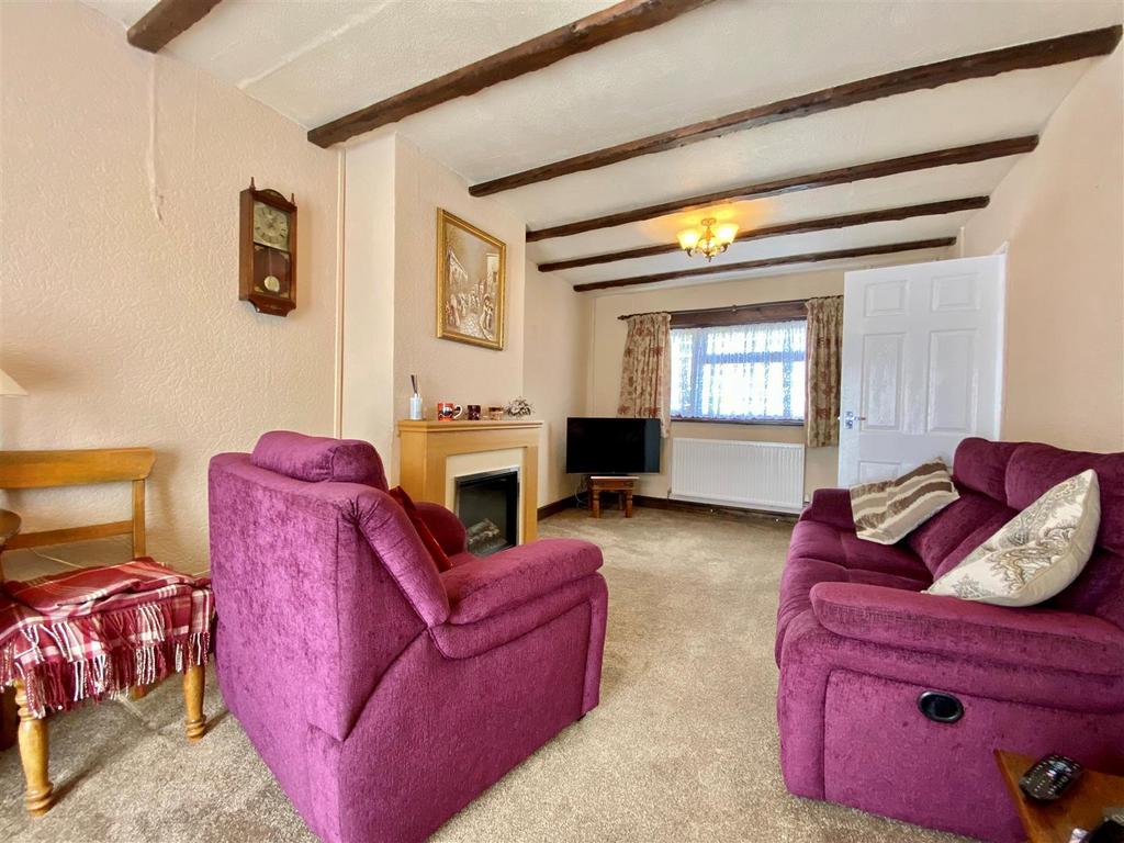 9 hillsbro lounge.jpg
