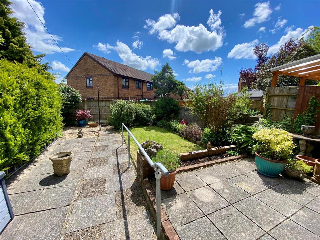 9 hillsbro rear garden 2.jpg
