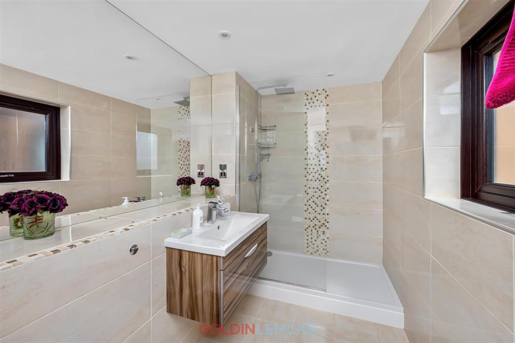 En Suite Shower Room